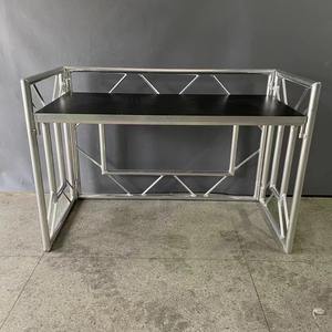 NewStyle & New Trend GT Truss Ground Support con cuatro torres que consisten en una estructura triangular y cuadrada - Product Image 6