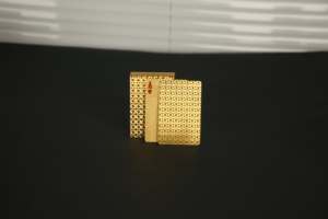 أوراق لعب مخصصة بنمط التنين الذهبي مصنوعة من البولي إيثيلين تيريفثالات مع رقائق ذهبية أنيقة ومتينة لجلسات اللعب والفعاليات الفاخرة - Product Image 6