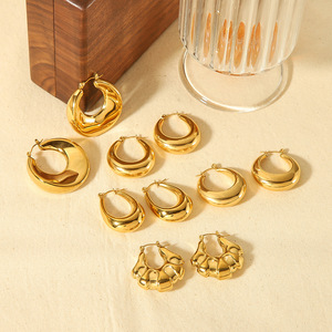 Boucles d'oreilles créoles géométriques en U, plaquées or 18 carats, en acier inoxydable, bijoux de mode pour femmes, alliage de zinc, design léger - Product Image 1