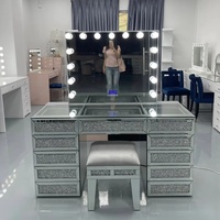 Table de maquillage en chêne au design moderne Commode à miroir éclairée en Offre Spéciale pour s'habiller avec fonctions de rangement