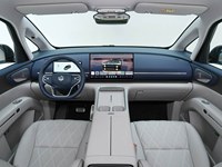 Nouveau véhicule électrique LEAPMOTOR D99 MPV spacieux et confortable pour passagers, destiné à l'exportation