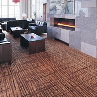 Moquette commerciale Axminster rouge ignifuge mur à mur pour hôtels, idéale pour les banquets et les halls d'accueil de haute qualité