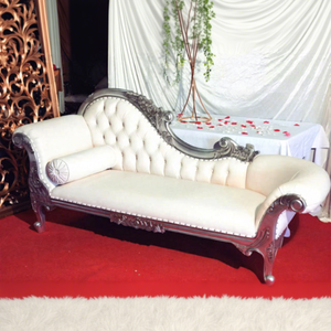 Sofá Chaise Longue Plateado para Bodas Asiáticas, Elegante Sofá Blanco con Mechones y Marco Plateado para Decoración de Bodas, Muebles de Madera Personalizados - Product Image 1