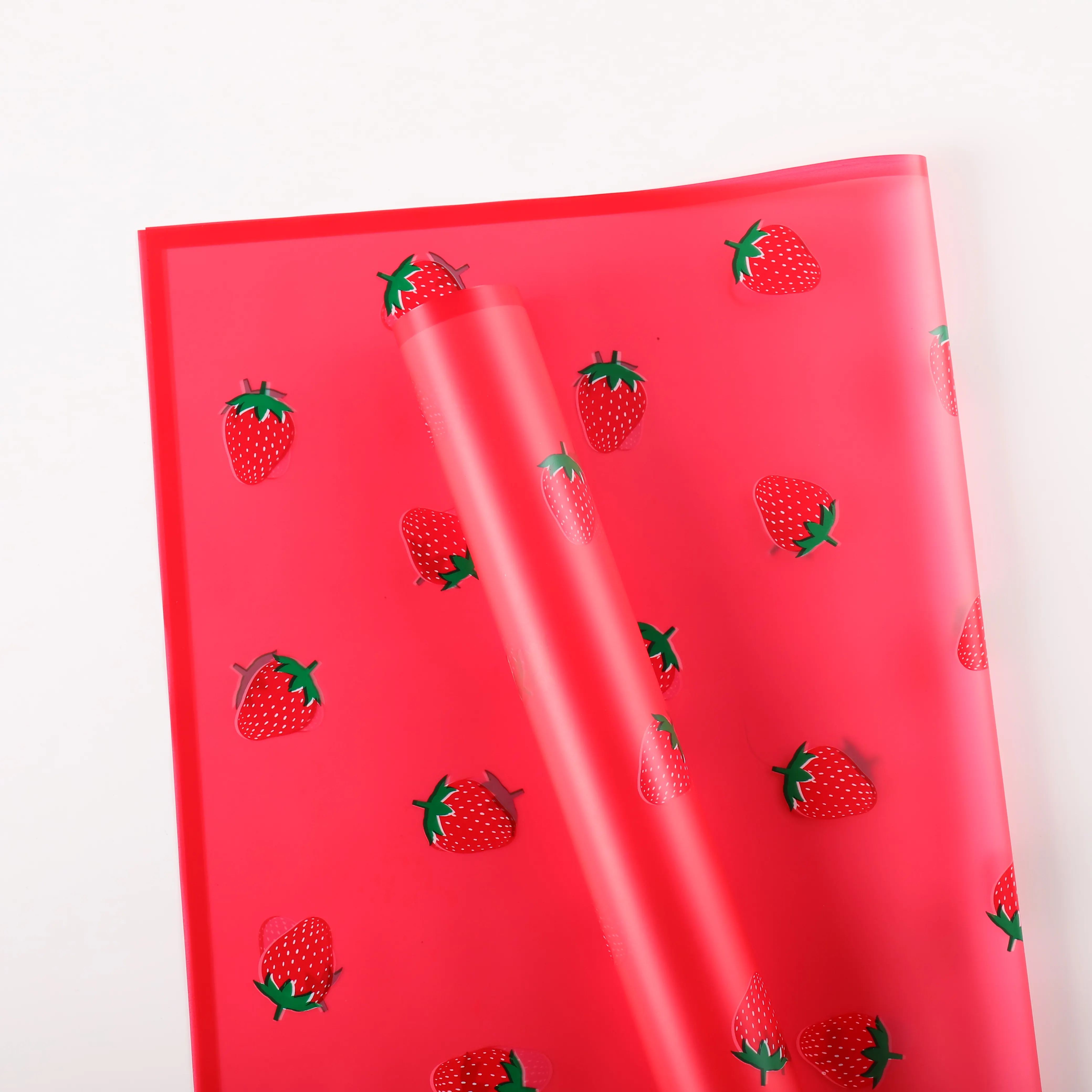 Luxury graduation paper Strawberry Logo Gift Bouquet Wrapping Paper Wholesale Flower packing korean wrapping paper for flowers