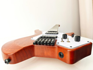 Guitarra eléctrica sin cabezal personalizada de fábrica para viajes y portabilidad con logotipo personalizado, personalización OEM ODM - Product Image 3