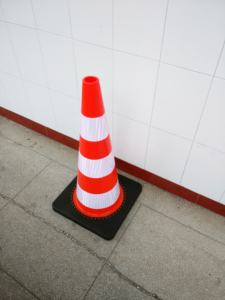 28 "Cuerpo naranja Base negra Conos DE TRÁFICO DE SEGURIDAD DE PVC flexible, conos de precaución y seguridad vial - Product Image 2