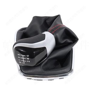 Funda de Piel para Palanca de Cambios de Volkswagen Golf 4 con Marco Brillante y Costuras Rojas, Lavable - Product Image 3