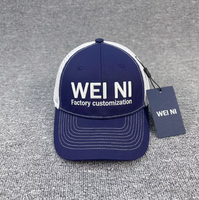 Cappellino Trucker in Rete Bicolore alla Moda con Ricamo 3D in Rilievo e Logo Personalizzato, Regolabile