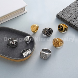 卸売女性男性ジュエリーロゴ刻印カスタムチャンピオンシップリングハートラウンドシグネットリングステンレス鋼ファッションリング - Product Image 2