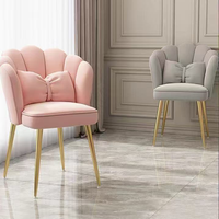 Chaise de salle à manger moderne et abordable en velours Petala, style nordique blanc, pour la maison et les restaurants, avec structure métallique