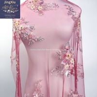 Tissu en dentelle brodée de sequins et de perles, 100 % polyester, blanc et violet, à motif floral, avec bord festonné, pour robe de mariée - Vente en gros