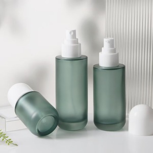 En stock, ensemble de bouteilles et bocaux en verre vide vert foncé pour soin de la peau pour l'emballage cosmétique <span class=keywords><strong>Essece</strong></span> Lotion en spray avec logo imprimable - Product Image 3