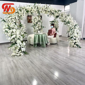 Nuevo Arco de Flores de Seda Semicircular SMOOTH, Arco de Rosas Blancas y Verdes para Decoración de Fondo de Boda - Product Image 1