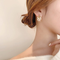 Boucles d'oreilles pendantes en or et perles de luxe pour femmes, style géométrique élégant, tendance, en alliage, bijoux tendance