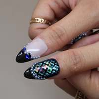 Ongles Press-On Luxueux en Acrylique Effet Laser Floral Irisé avec Chaîne de Perles et Strass, Forme Amande, Personnalisables