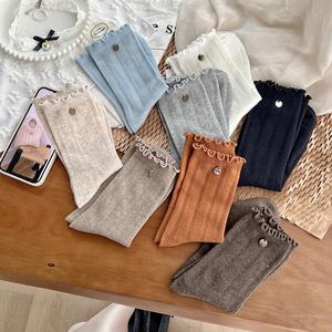 Calcetines de media pantorrilla para mujer, estilo coreano, color liso, con volantes, boca holgada, de felpa, con accesorios metálicos de moda, venta al por mayor, otoño-invierno - Product Image 2