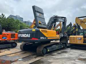 Excavatrice sur chenilles Hyundai 305LC-9T d'occasion, 30 tonnes, d'origine coréenne, faible nombre d'heures de fonctionnement, pelle hydraulique pour la construction et l'exploitation minière - Product Image 2