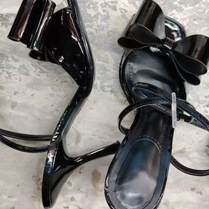 Escarpins élégants pour femmes, couleur rouge, design tendance, 2025, talon élégant pour dames - Product Image 5