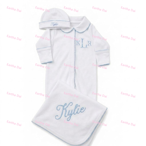 <span class=keywords><strong>Set</strong></span> Regalo per Neonati con Monogramma: Tutina Ricamata, Berretto e Copertina Avvolgente per Maschio e Femmina - Product Image 4