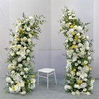 Arche de mariage en gros avec toile de fond florale, arche florale blanche, rouge, rose, arche en forme de corne de fleurs artificielles pour la décoration d'événements