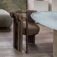 Fauteuil en bois massif et tissu JP pour la relaxation, adapté aux halls d'hôtel, aux salons familiaux et aux zones de réception.