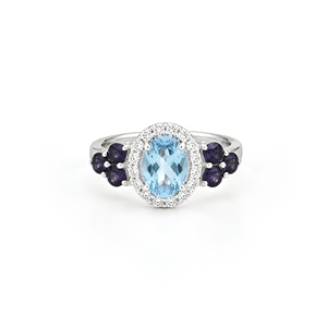 Anillo Ovalado de Plata de Ley con Diseño de Halo de Piedras Múltiples y Detalles Laterales en Forma de Racimo - Product Image 1