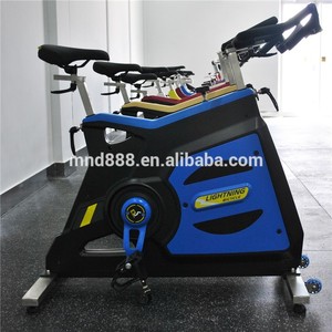 Vélo de spinning en acier pour usage commercial, idéal pour la musculation et l'entraînement physique, directement de l'usine. - Product Image 3