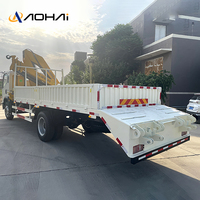 Camion léger HOWO 4x2 avec moteur Weichai, grue à flèche articulée 5T, système hydraulique haute efficacité, pompe et moteur pour le transport d'équipements