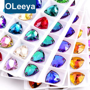 공장 뜨거운 판매 <span class=keywords><strong>16mm</strong></span> 126pcs 크리스탈 바느질 모조 다이아몬드에 지방 삼각형 플랫 백 바느질 모조 다이아몬드 의류 액세서리 - Product Image 1