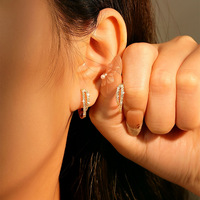 Nouvelle Arrivée Boucles d'Oreilles Croix Double Cercle Micro Pavé Diamant Plaqué Or 14K Bijoux Minimalistes pour Femme Usine de Bijoux ODM OEM
