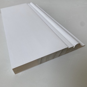 Rodapié de pino blanco imprimado para el mercado de la construcción, material decorativo para el borde inferior de paredes, suministro al por mayor para constructores. - Product Image 3