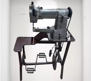 Máquina <span class=keywords><strong>de</strong></span> coser <span class=keywords><strong>de</strong></span> cilindro con pedal Durkopp Adler usada en la tienda Jordon, ideal para artículos <span class=keywords><strong>de</strong></span> cuero antiguos y materiales gruesos. - Product Image 1