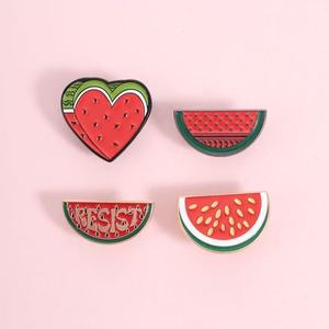 En gros, épingles en métal style dessin animé, broches et badges créatifs et uniques en forme de pastèque, mignons, pour vêtements - Product Image 2