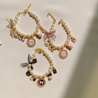 Collier pour animaux de compagnie en perles tendance avec clochette pour chats et petits chiens, accessoires élégants pour animaux de compagnie