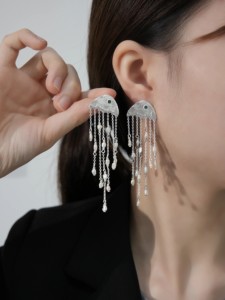 ต่างหูขอบไข่มุกธรรมชาติรูปแมงกะพรุนทำจากทองเหลืองชุบทองแท้24K สุดหรู - Product Image 3
