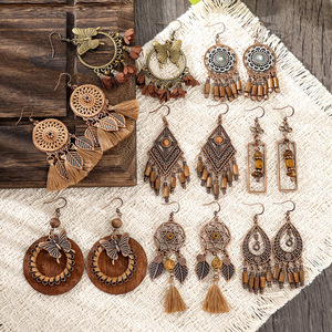 Boucles d'oreilles pendantes en bois style bohème, plaqué bronze antique, motif papillon, bijoux de mode pour femme, collection 2025 - Product Image 1