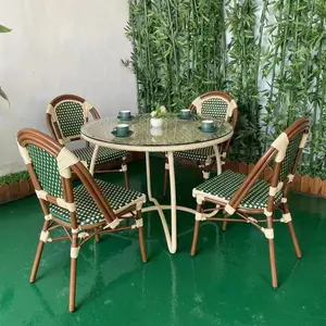 현대 야외 식당 세트 알루미늄 정원 테이블 의자 세트 강화 유리 탑 카페 테이블 등나무 야외 의자