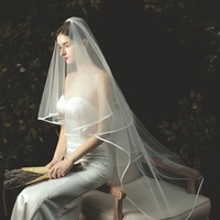 Voile de mariée élégant classique en satin avec bordure, sans peigne, 2401-860-8