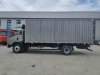 SINOTRUK HOWO 4x2 petit camion de boîte de livraison de 8 tonnes