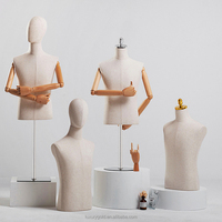 Boutique Mode Robe Forme Hommes Mannequin Homme Buste Chemises Corps Blanc Lin Demi Corps Mannequin Mâle sur Table