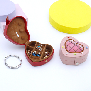 Boîtes à bijoux écologiques de qualité supérieure <span class=keywords><strong>en</strong></span> forme de cœur rouge, <span class=keywords><strong>en</strong></span> cuir PU avec doublure <span class=keywords><strong>en</strong></span> faux daim pour bagues, boucles d'oreilles, bracelets, vente <span class=keywords><strong>en</strong></span> gros - Product Image 3