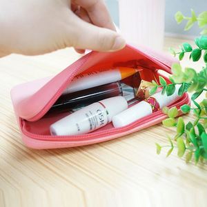 Sac de maquillage cosmétique en silicone écologique personnalisé avec logo, petit format, pour femmes, avec fermeture éclair, organiseur de voyage - Product Image 3