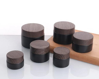 Pot cosmétique vide rechargeable en verre noir givré avec logo personnalisé Conteneur d'ombre à paupières crème pour le visage avec bouchon en grain de bois