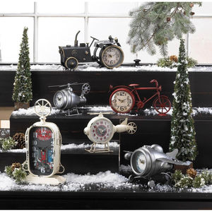 Mini reloj de mesa en metal revestido blanco con base de alambre de hierro perfecto para una decoración elegante del hogar y una elegante pieza de acento de mesa - Product Image 5