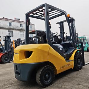 Excellent état, en stock, Hefei, chariot élévateur diesel Komatsu d'occasion d'origine japonaise de 3 tonnes, modèle FD30, avec déplaceur latéral hydraulique et mât à deux étages - Product Image 2