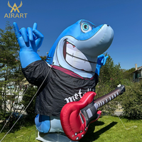 Décoration de fête estivale : Requin musicien gonflable avec guitare, Guitariste de dessin animé gonflable personnalisé pour jardin et carnaval