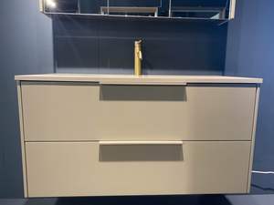 2025 moderno 3-in-1 bagno vanità con specchio LED resistente all'acqua nuovo Design per appartamenti di colore primario