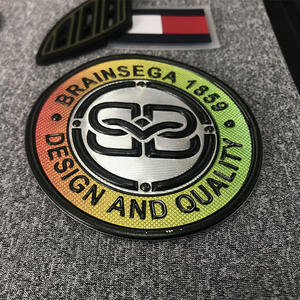 Écussons TPU personnalisés avec logo de marque en relief 3D, transfert thermique, pour vêtements de sport de football, vente en gros d'étiquettes de vêtements en usine - Product Image 2