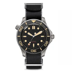 腕時計耐水性メンズリストラグジュアリー、人気の自動メンズウォッチ、チタン製時計ケース付き