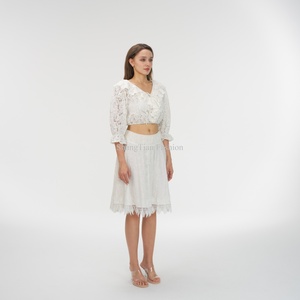 กระโปรงปักลาย OEM เอวสูง ผ้าฝ้าย แต่งลูกไม้ ความยาวระดับเข่า สำหรับผู้หญิง - Product Image 3